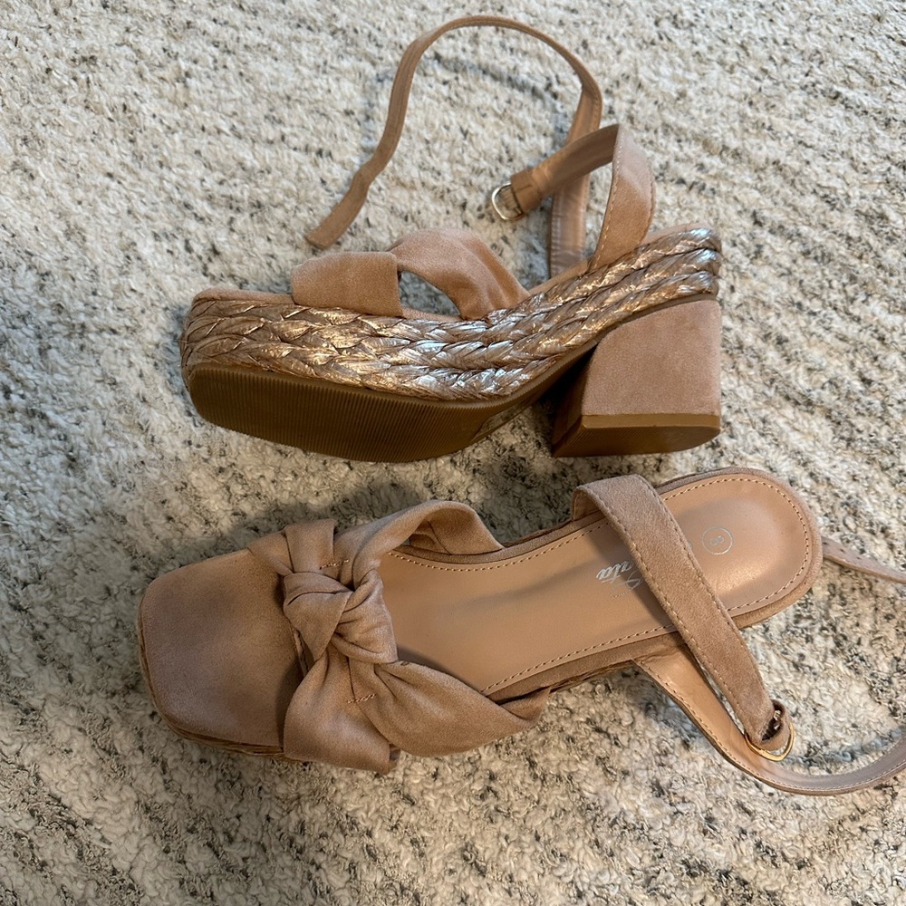 Chunky Block Heels 💕 - Picture 3 of 7
